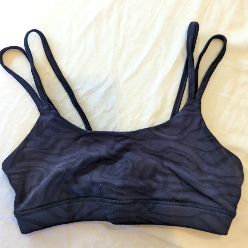 ALO yoga sports bra with pattern